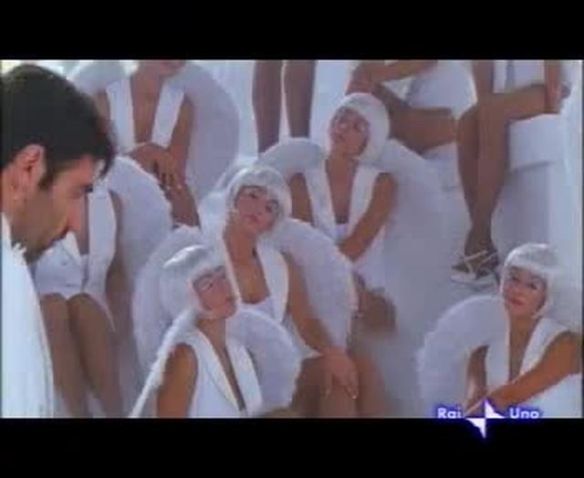 Tutti pazzi per amore clip